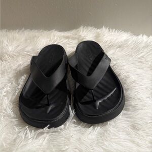 Crocs Women Black Flip Flop Sandals Size 8